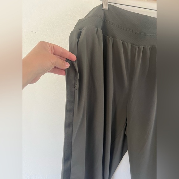 Athleta Nolita Wide Leg Green Pull-On Athletic Pants Size 22 - Picture 6 of 14